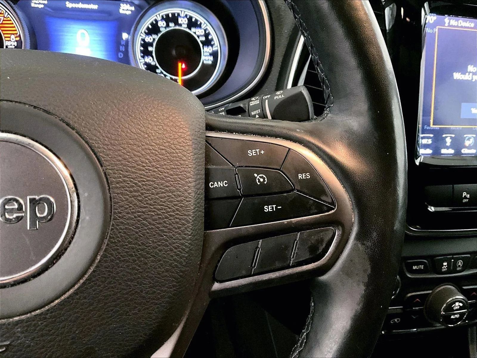 Used 2019 Jeep Cherokee Limited image 18