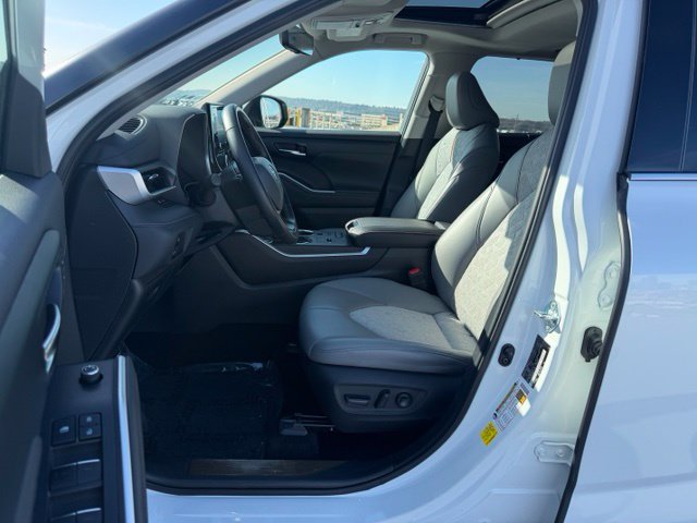Certified 2022 Toyota Highlander Bronze Edition AWD/4WD image 12