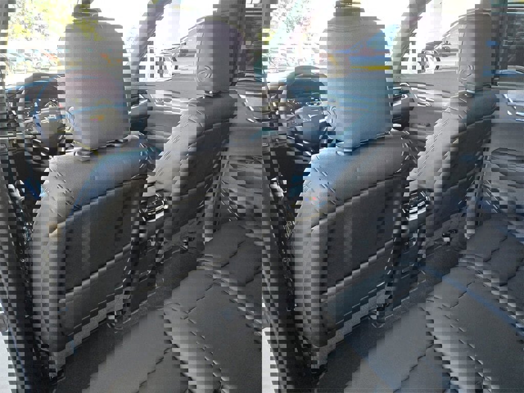 New 2025 Cadillac XT6 Luxury image 12