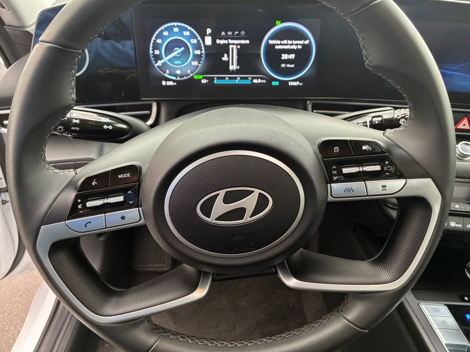 Used 2025 Hyundai Elantra Limited image 29