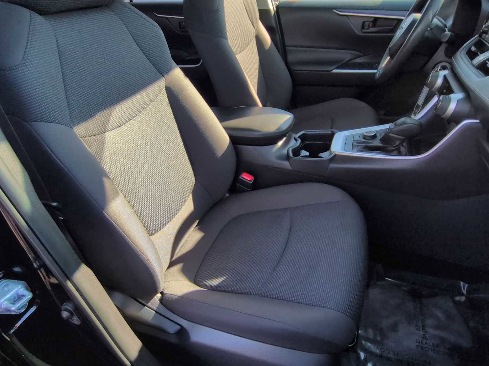 Used 2021 Toyota RAV4 LE image 21