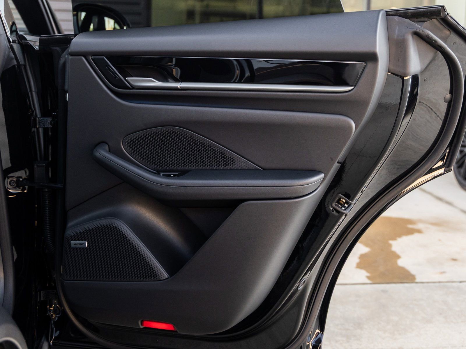 Certified 2025 Porsche Macan Electric image 35