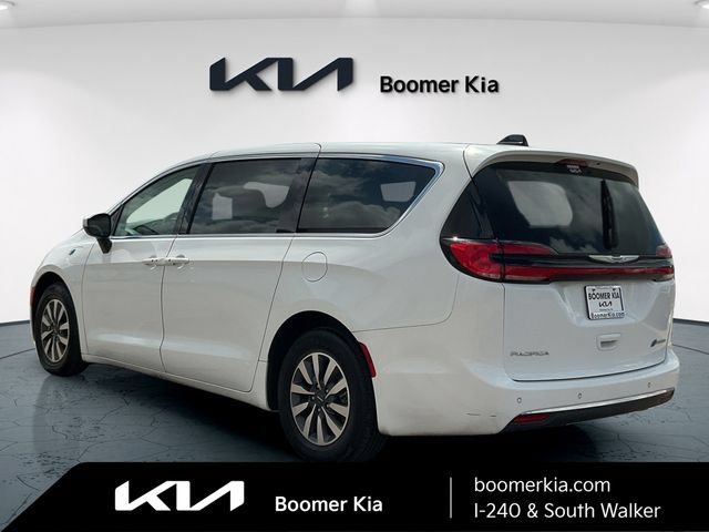 Used 2023 Chrysler Pacifica Touring-L FWD image 7