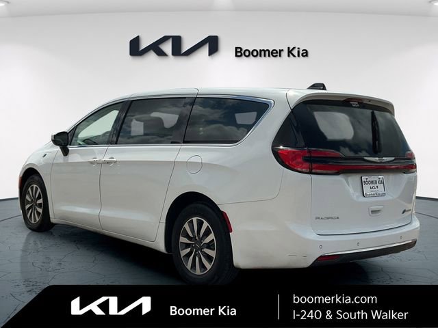 Used 2023 Chrysler Pacifica Touring-L FWD image 7