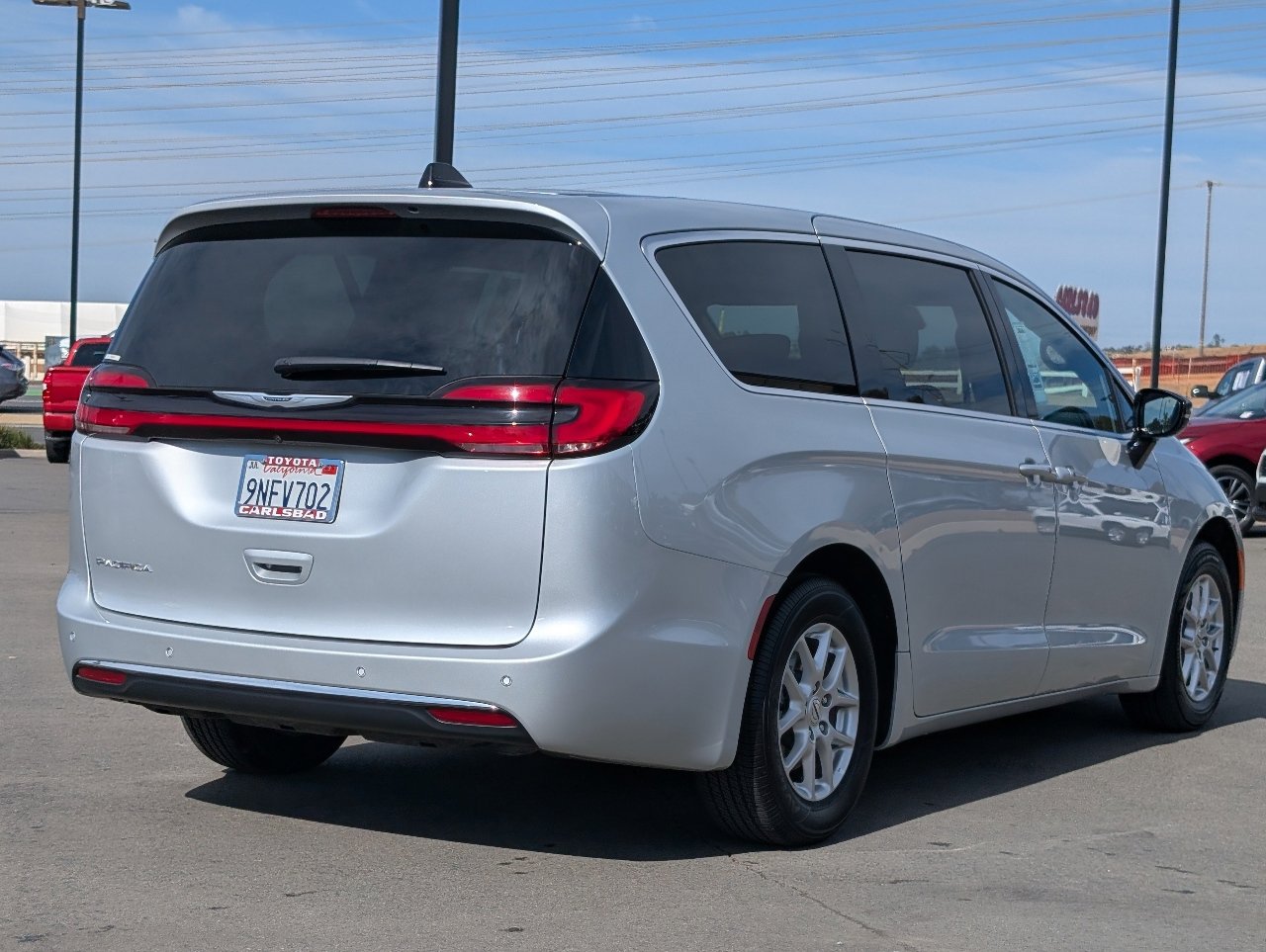 Used 2024 Chrysler Pacifica Touring image 13