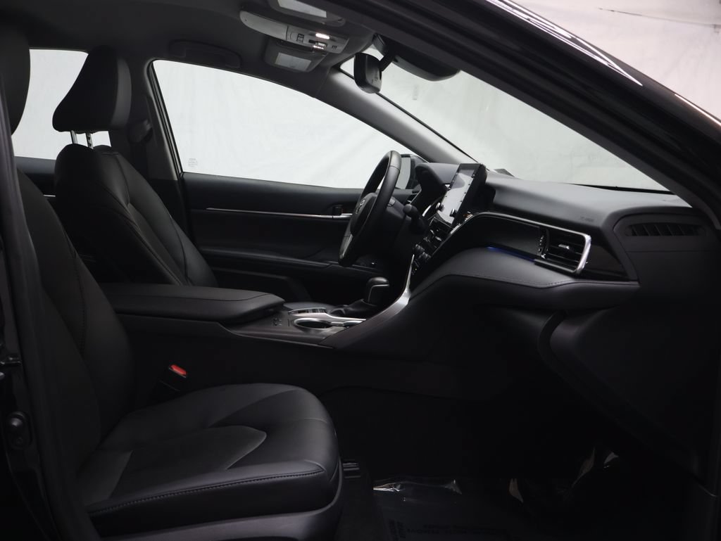 Used 2024 Toyota Camry XLE FWD image 9