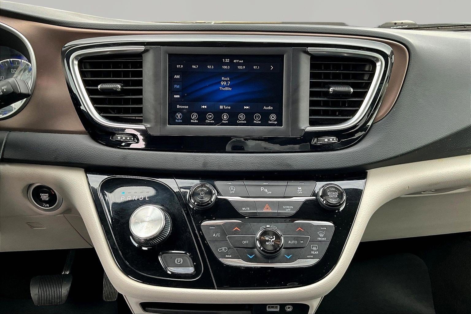 Used 2018 Chrysler Pacifica Touring-L image 10