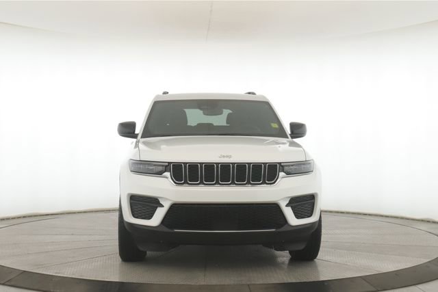 Used 2024 Jeep Grand Cherokee Laredo image 12