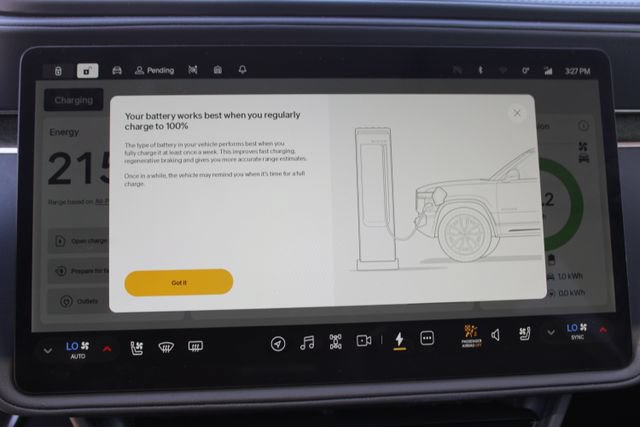 Used 2025 Rivian R1S Adventure AWD/4WD image 31