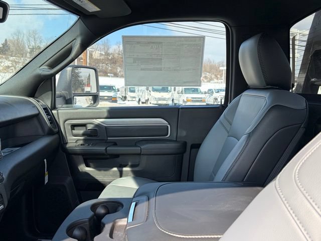 New 2026 RAM 5500 Tradesman w/ Chrome Appearance Group AWD/4WD image 30