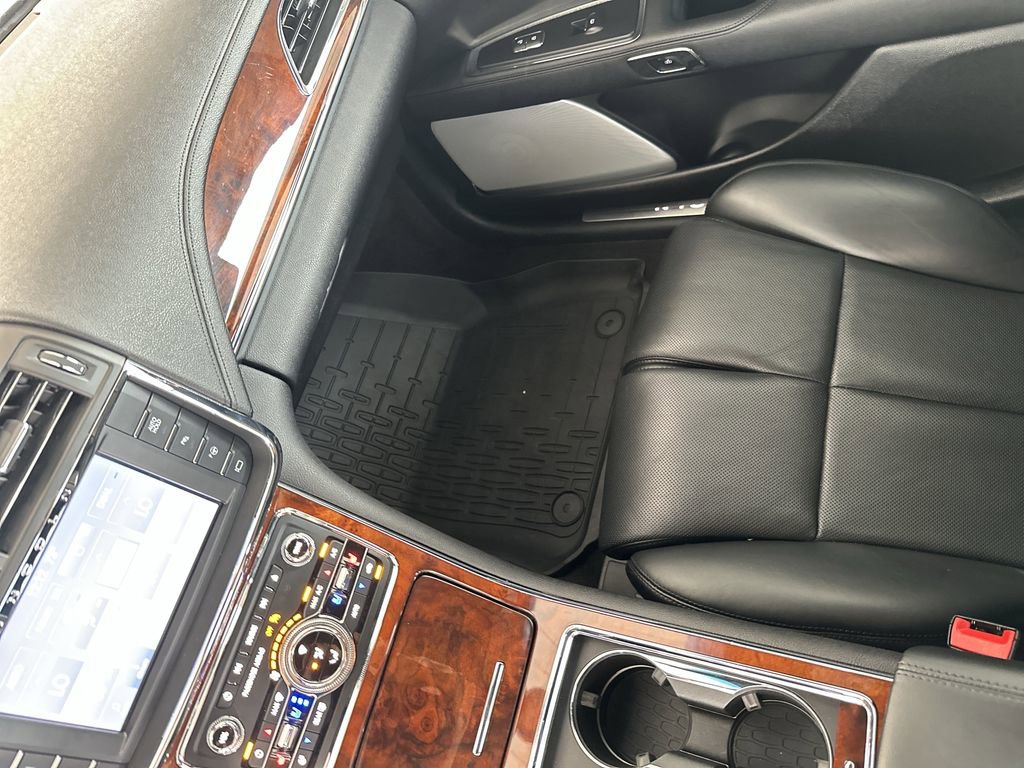 Used 2020 Lincoln Continental Reserve w/ Luxury Package image 23