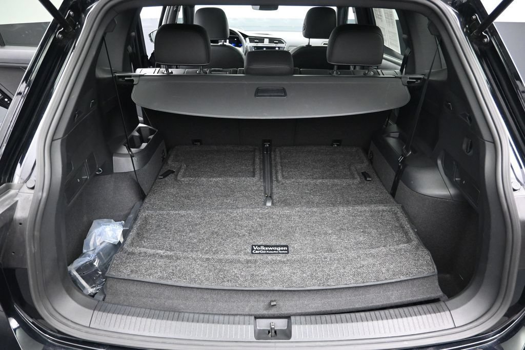 Used 2023 Volkswagen Tiguan SE R-Line FWD image 16