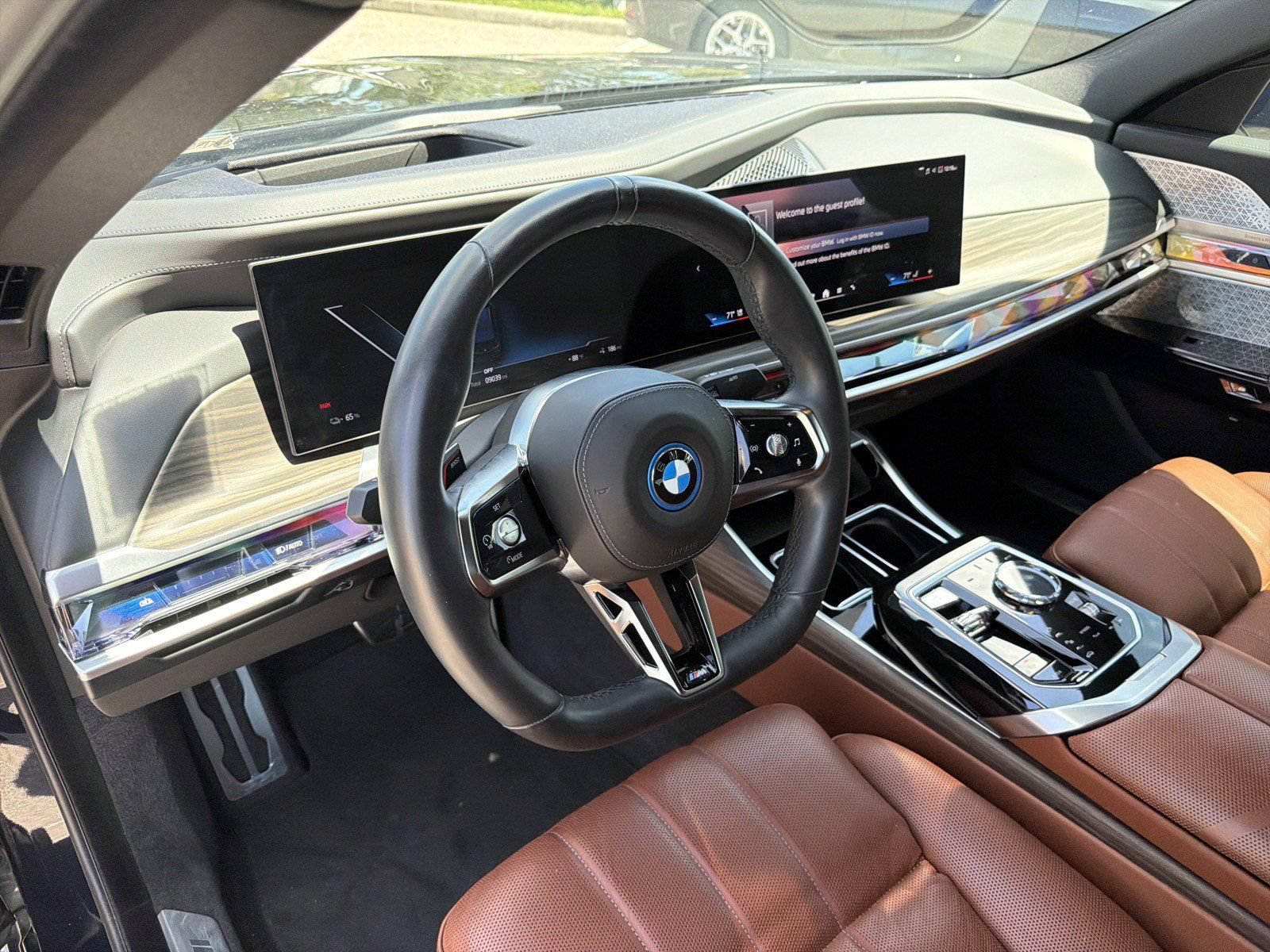 Certified 2024 BMW i7 xDrive60 w/ Executive Package AWD/4WD image 23