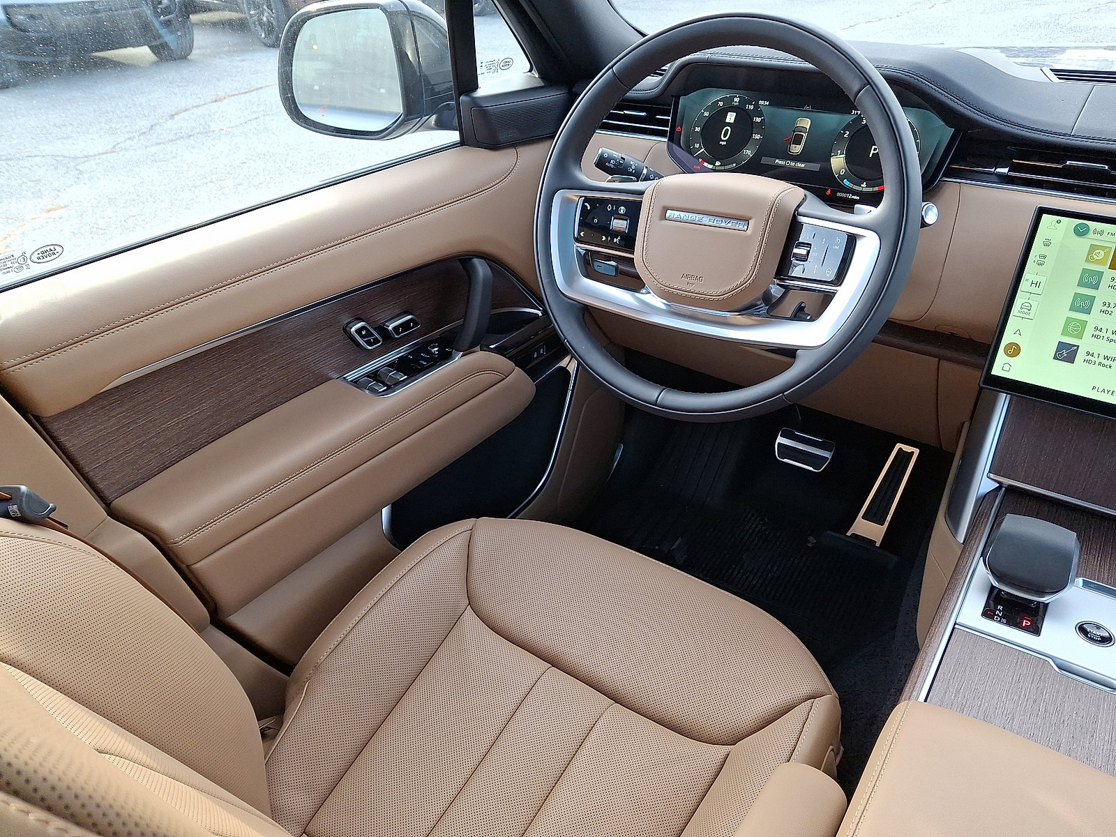 New 2025 Land Rover Range Rover Long Wheelbase SE image 12