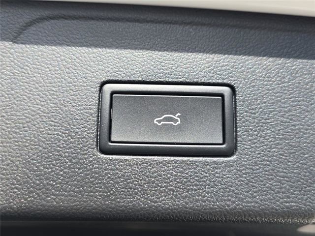 Used 2025 Volkswagen Atlas SEL Premium R-Line AWD/4WD image 33