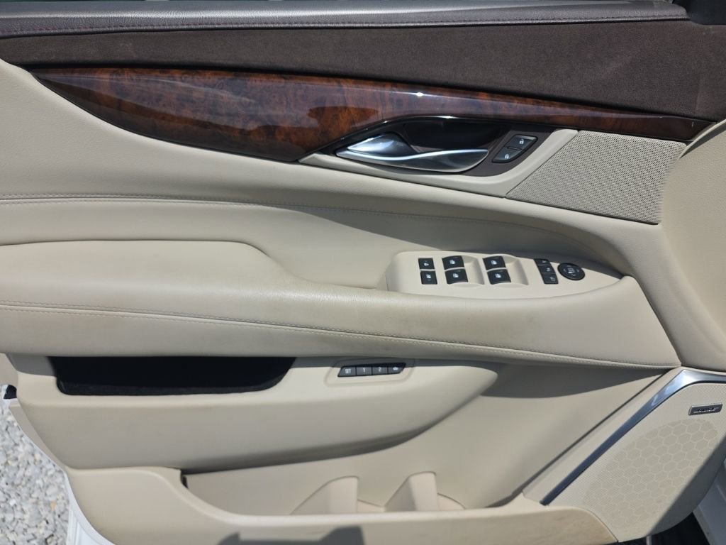 Used 2016 Cadillac Escalade ESV Luxury image 14