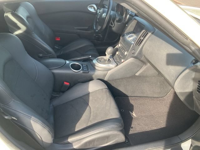 Used 2017 Nissan 370Z Touring RWD image 9