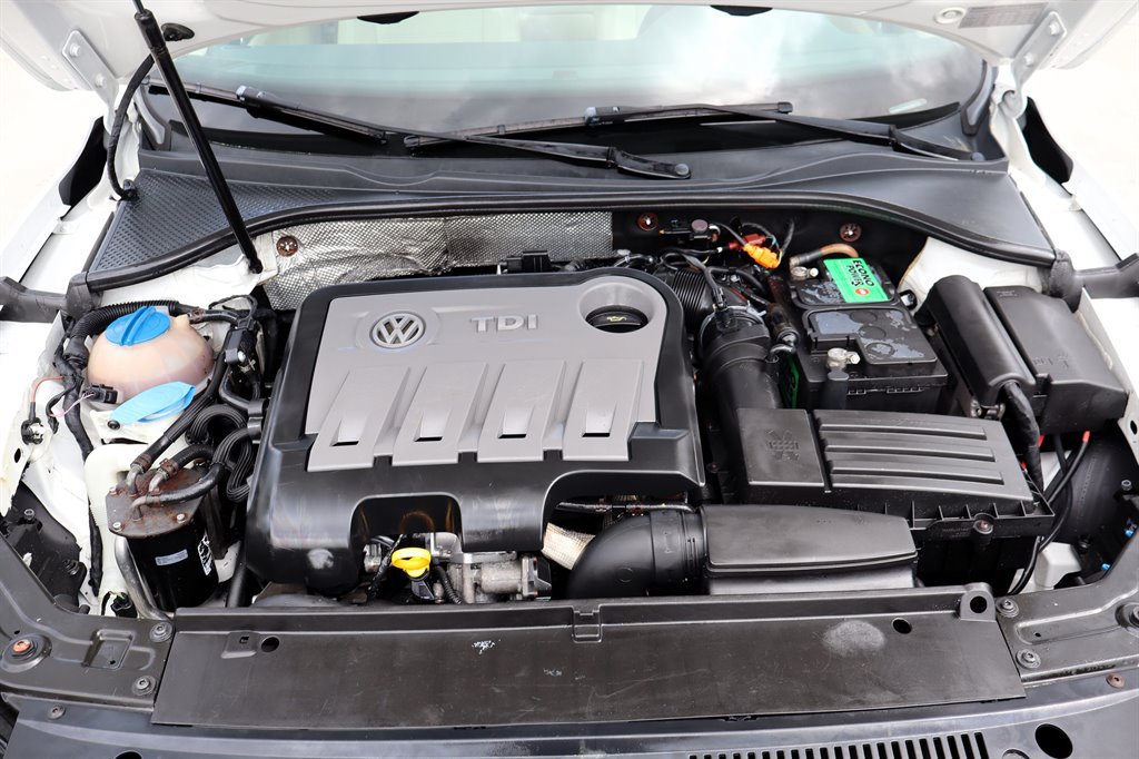 Used 2014 Volkswagen Passat TDI SE FWD image 35