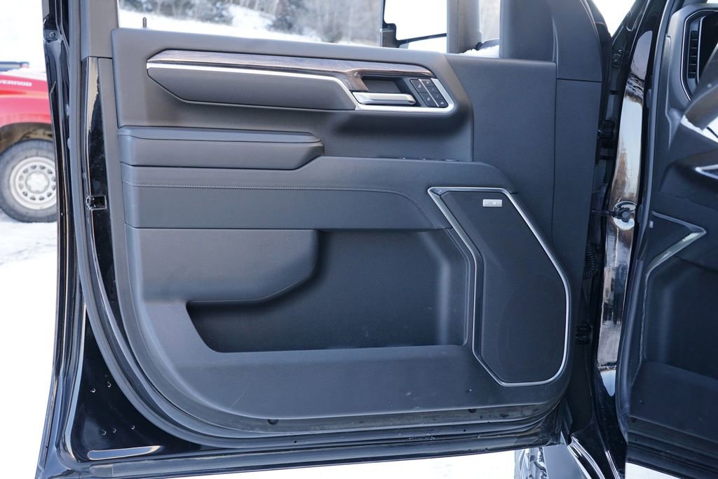 Used 2025 Chevrolet Silverado 3500 LTZ w/ LTZ Plus Package image 15