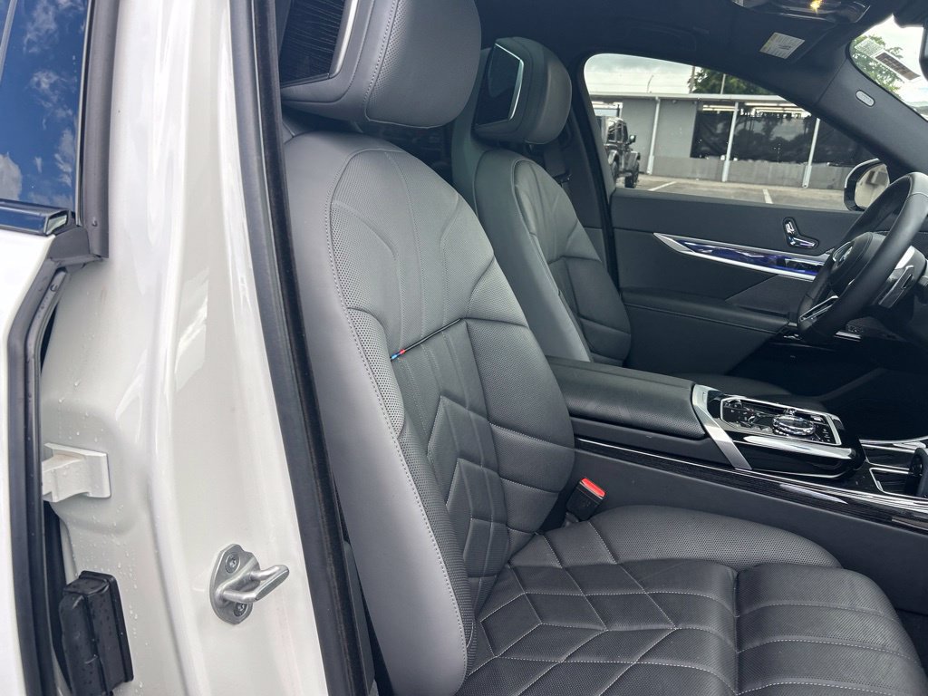 Used 2026 BMW 740i RWD image 22