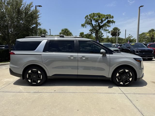 Used 2025 Kia Carnival EX FWD image 3