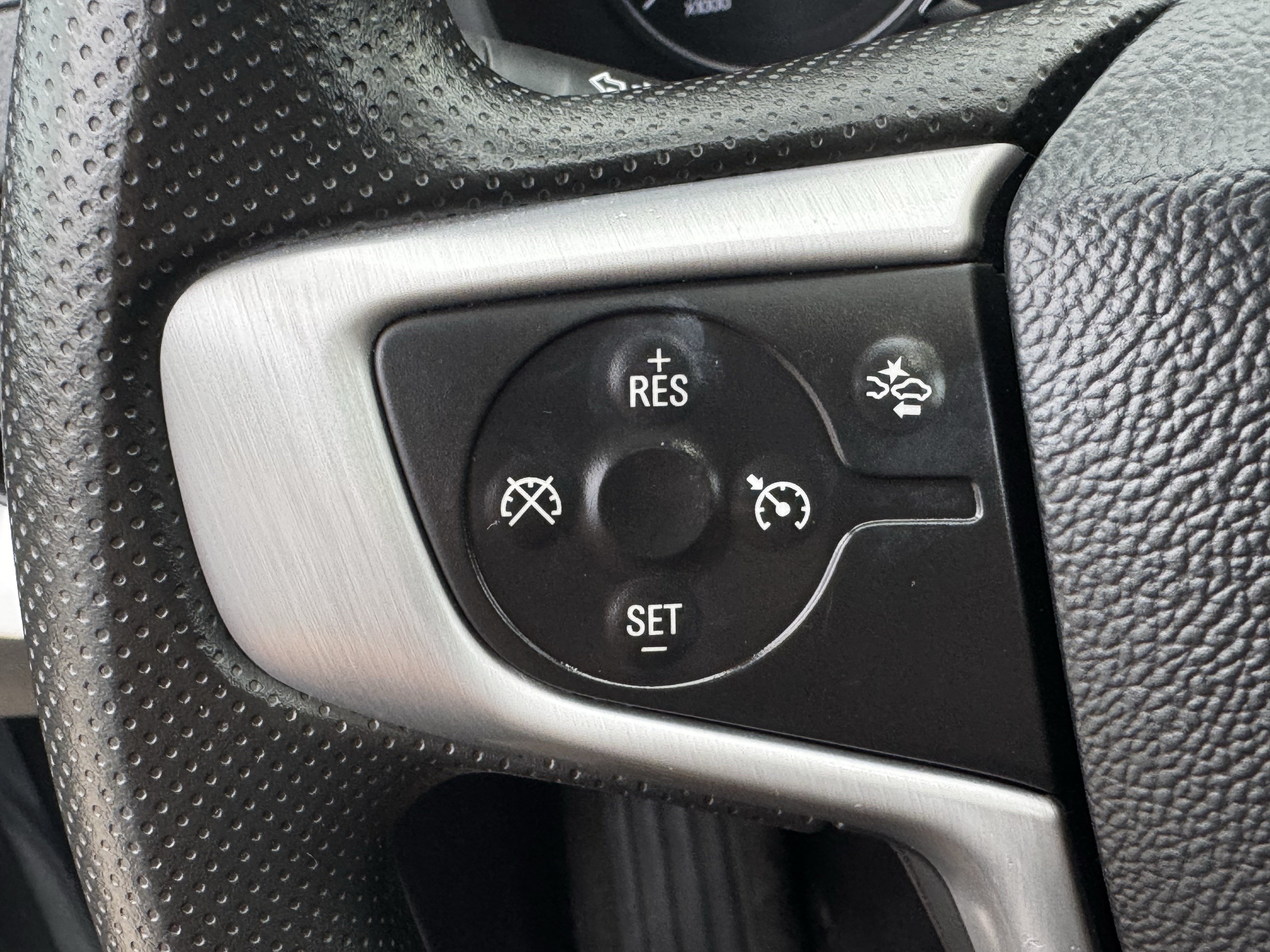 Used 2024 GMC Terrain SLE FWD image 24