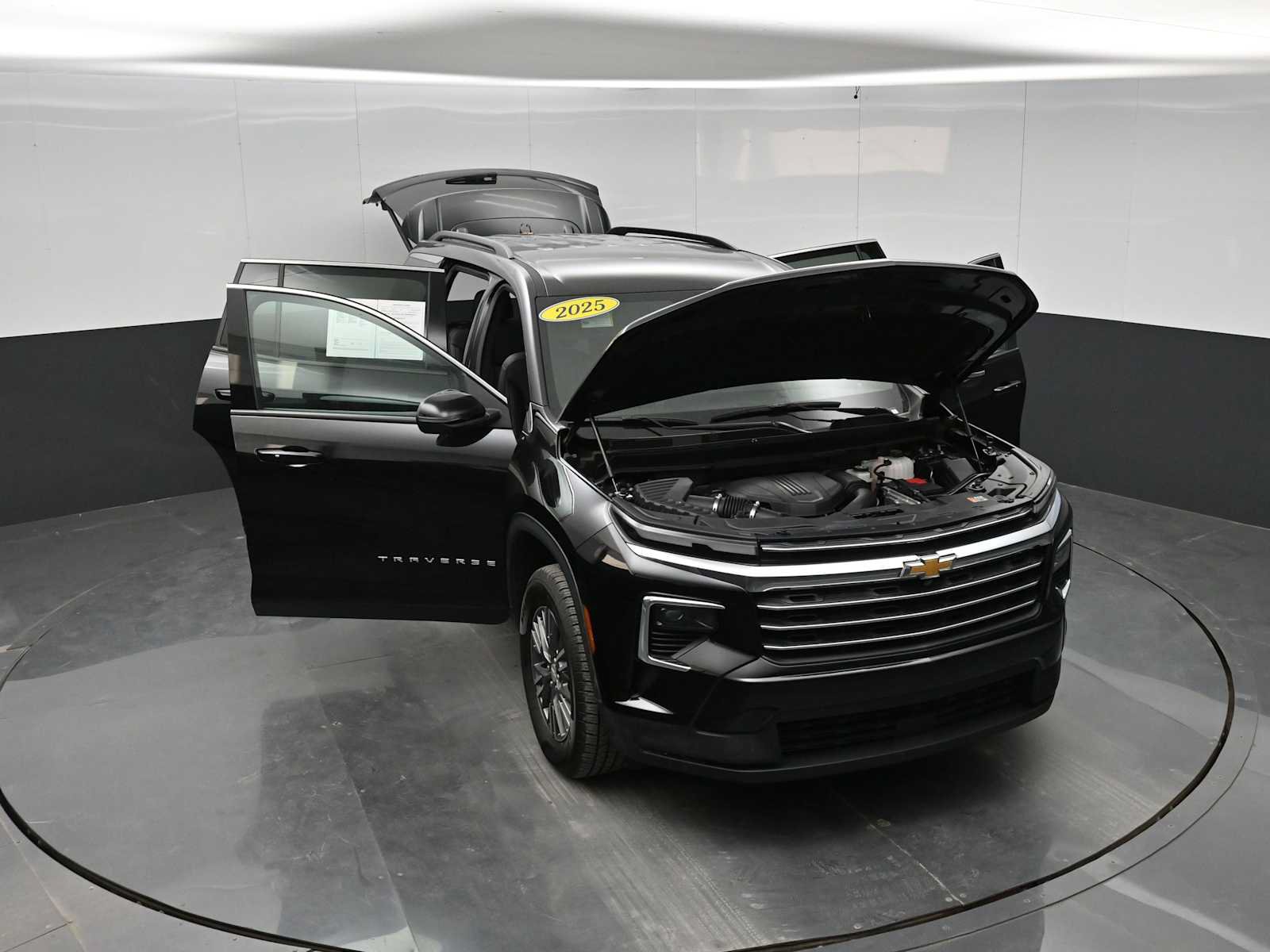 Used 2025 Chevrolet Traverse LT AWD/4WD image 44