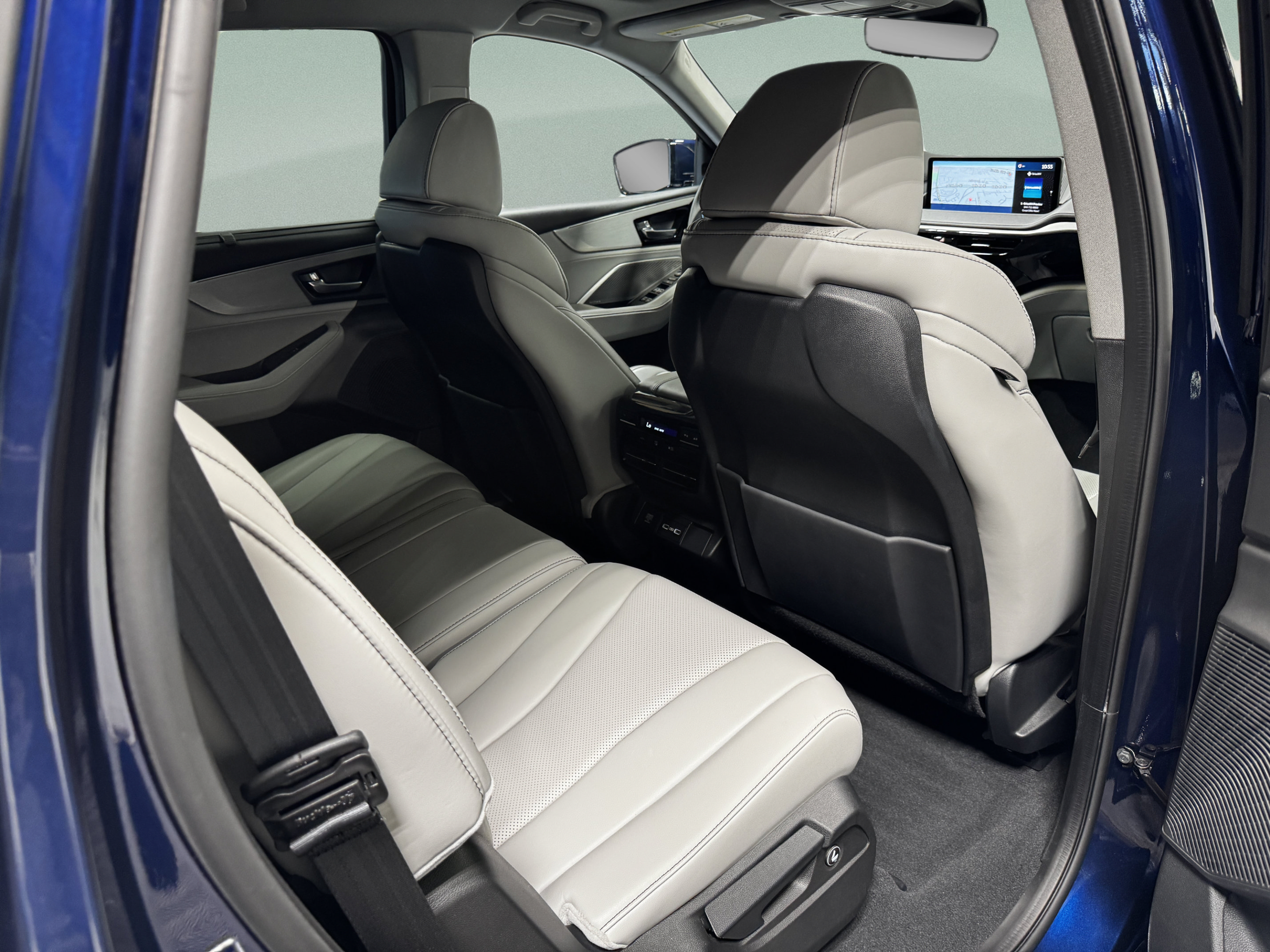 Used 2023 Acura MDX w/ Technology Package FWD image 12