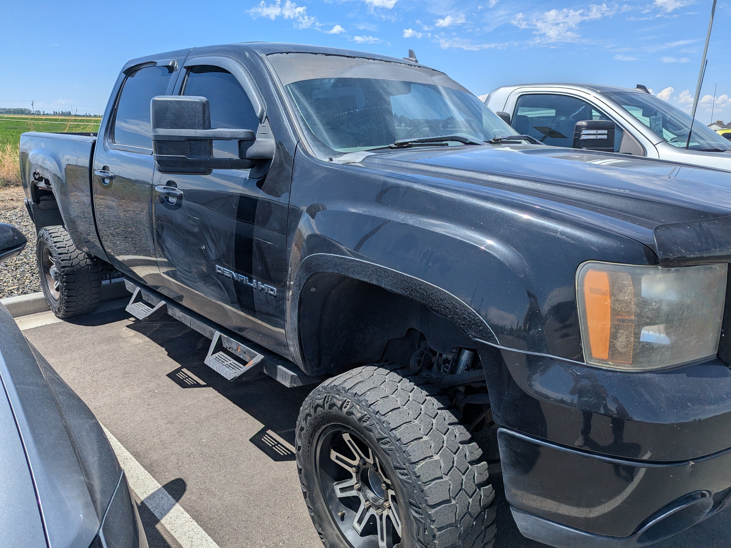 Used 2010 GMC Sierra 2500 SLT AWD/4WD image 3