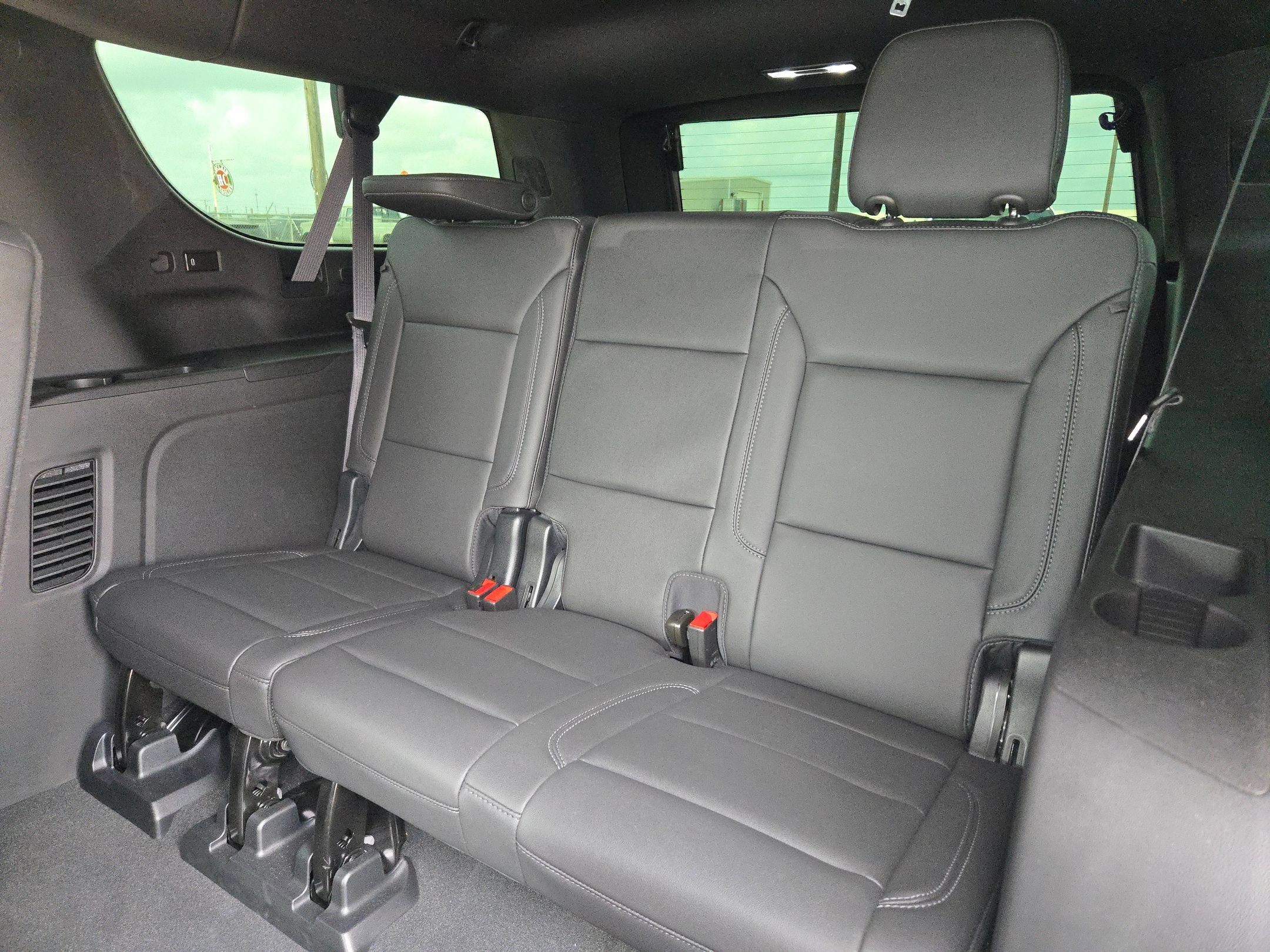 Used 2023 Chevrolet Suburban Z71 w/ Luxury Package AWD/4WD image 23
