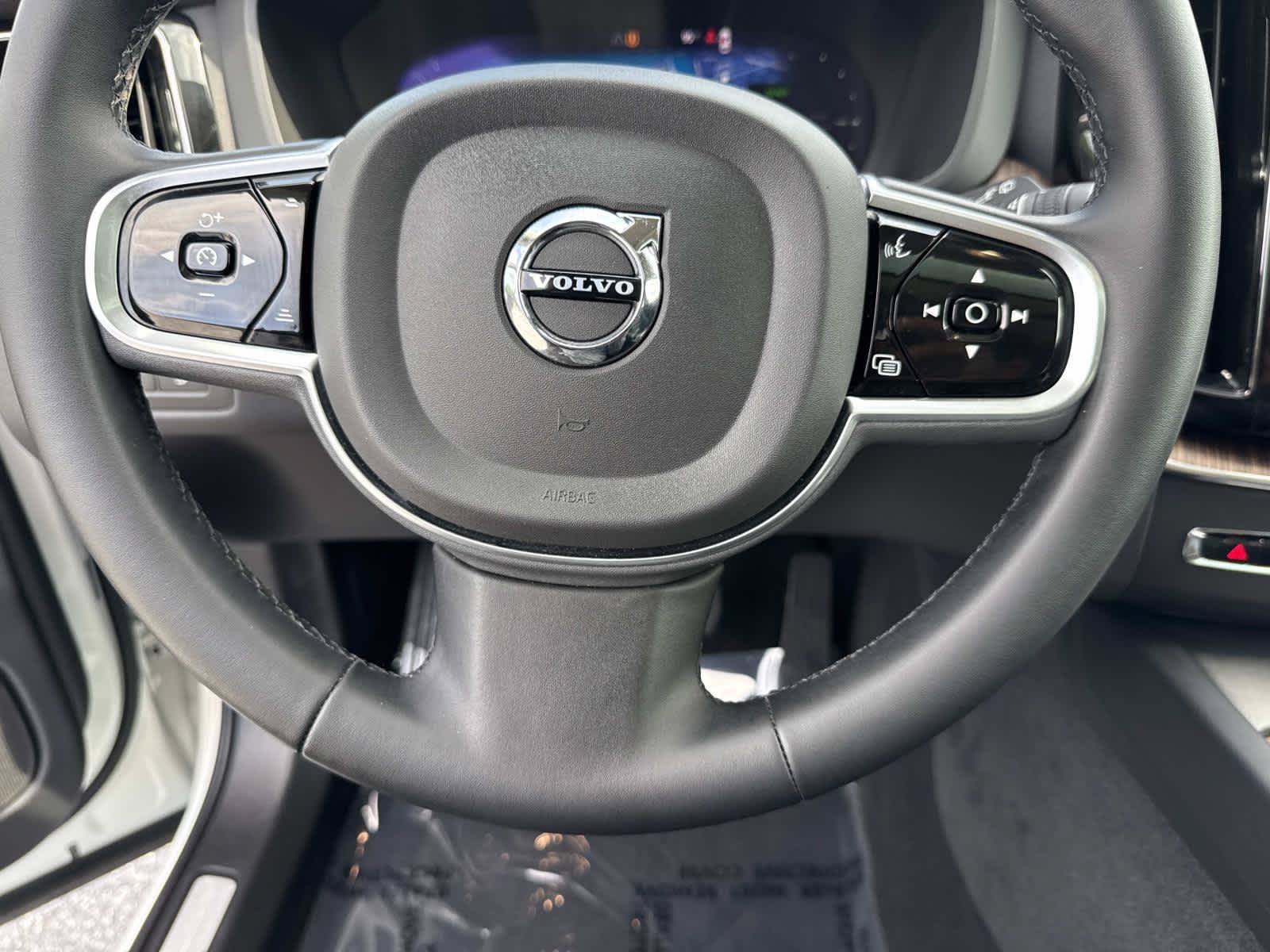 Used 2023 Volvo XC60 T8 Plus w/ Climate Package AWD/4WD image 18