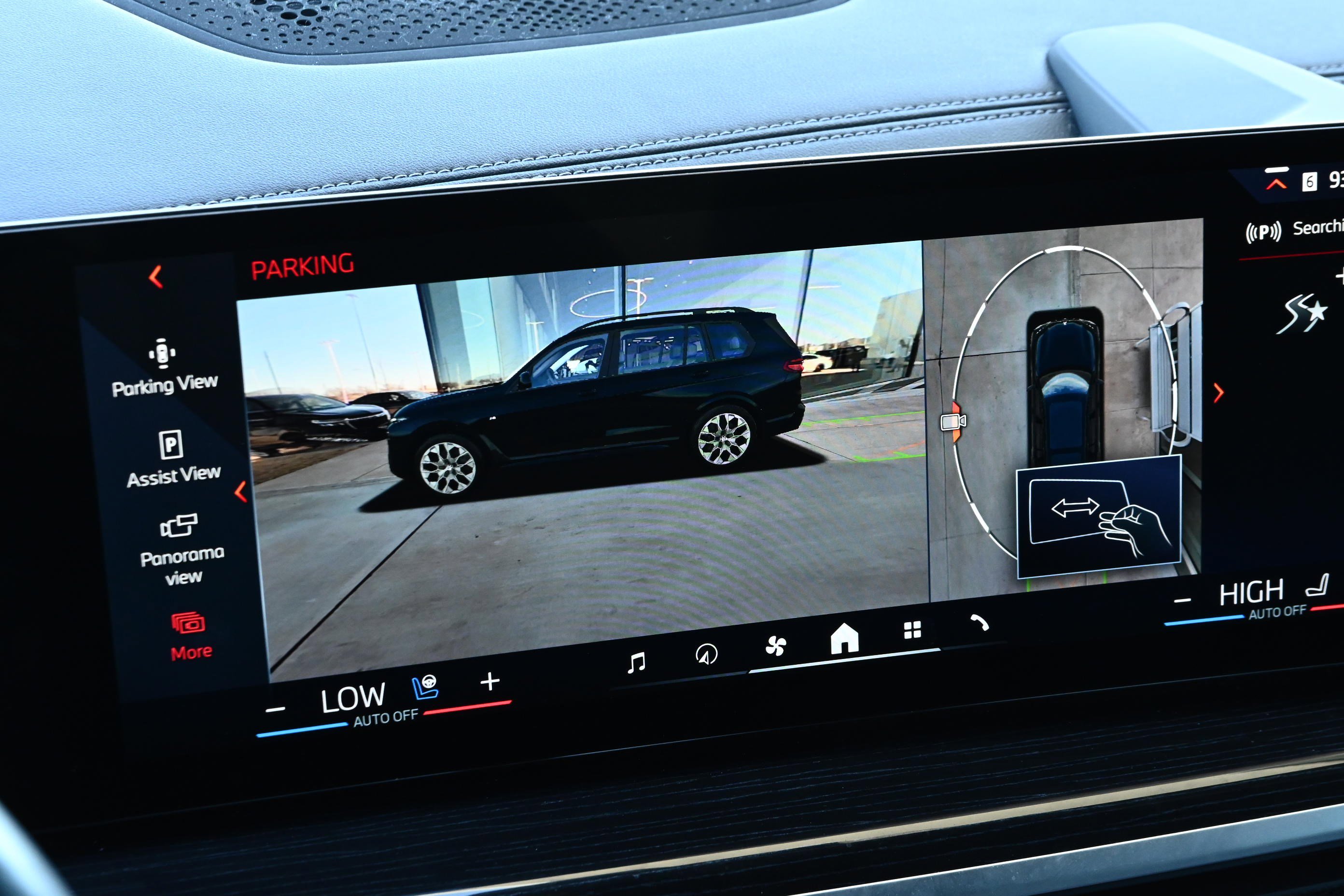 Certified 2024 BMW X7 xDrive40i w/ Executive Package image 32