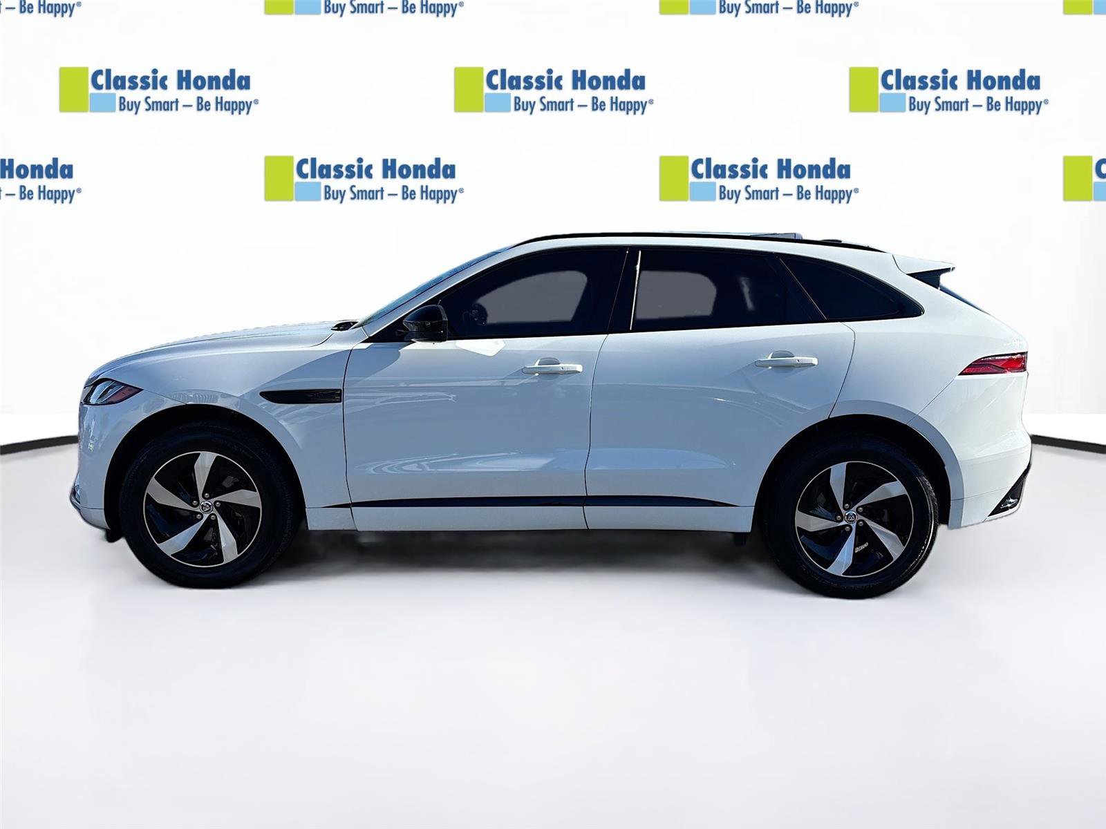 Used 2024 Jaguar F-PACE R-Dynamic S image 4