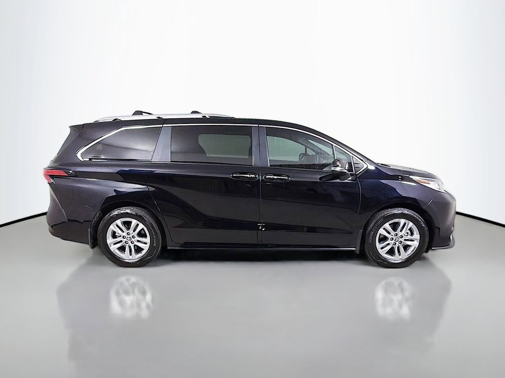 Used 2025 Toyota Sienna Limited image 5