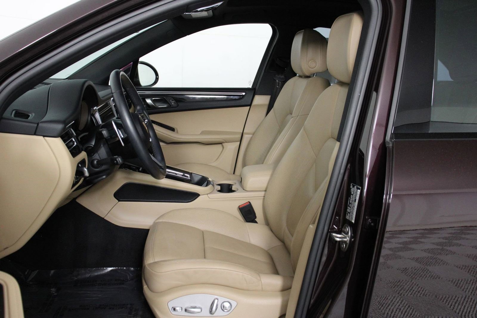 Certified 2023 Porsche Macan S image 5