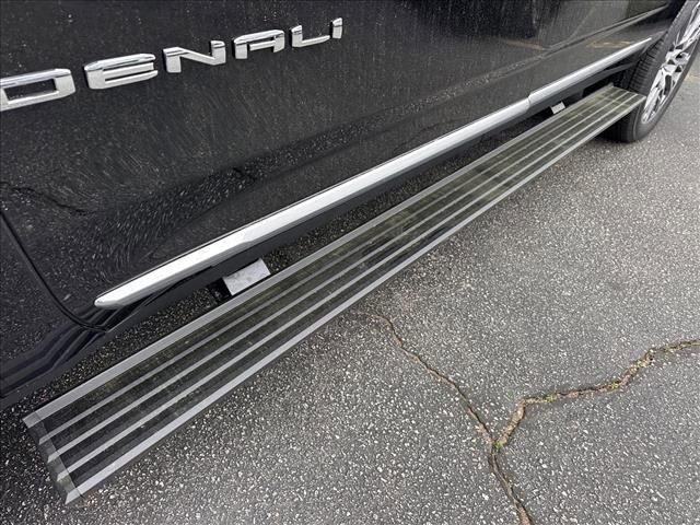New 2026 GMC Yukon XL Denali w/ Denali Reserve Package image 17