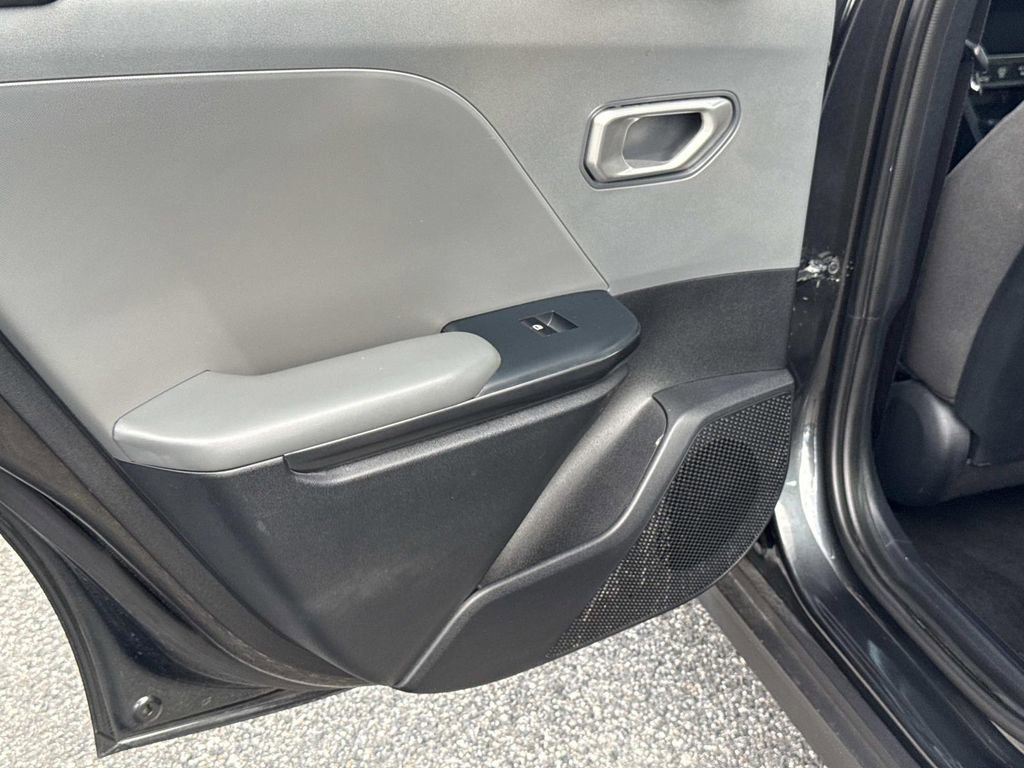 Used 2025 Kia K4 LXS image 12