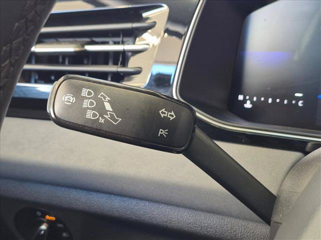 Used 2025 Volkswagen Jetta SE FWD image 15
