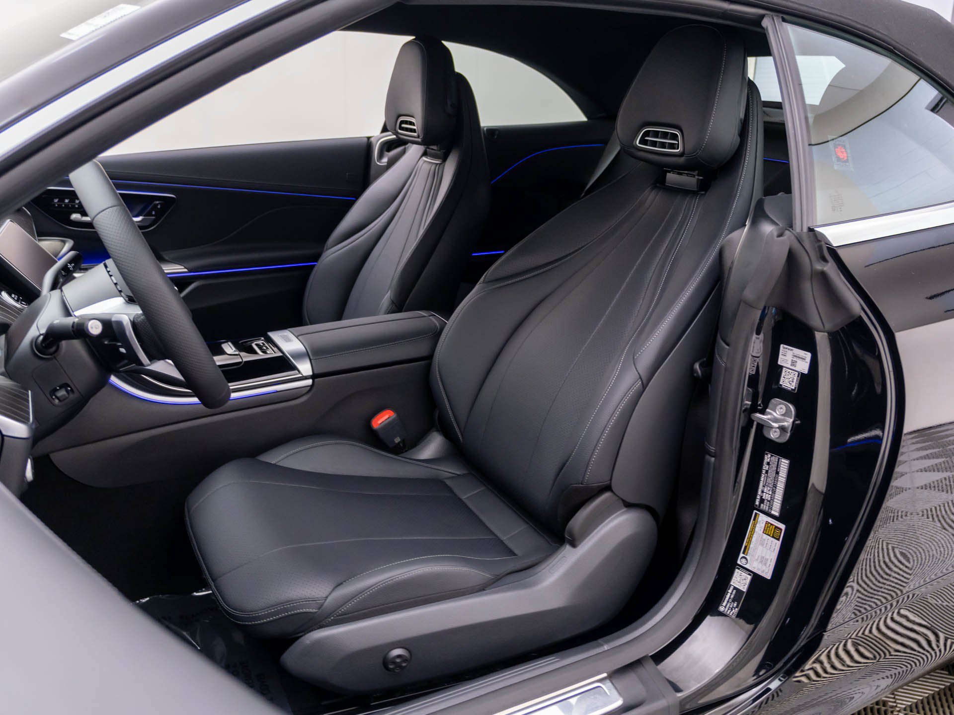 Used 2027 Mercedes-Benz CLE 450 4MATIC Cabriolet image 16