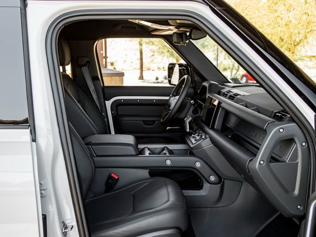 Used 2025 Land Rover Defender 110 X-Dynamic SE image 28