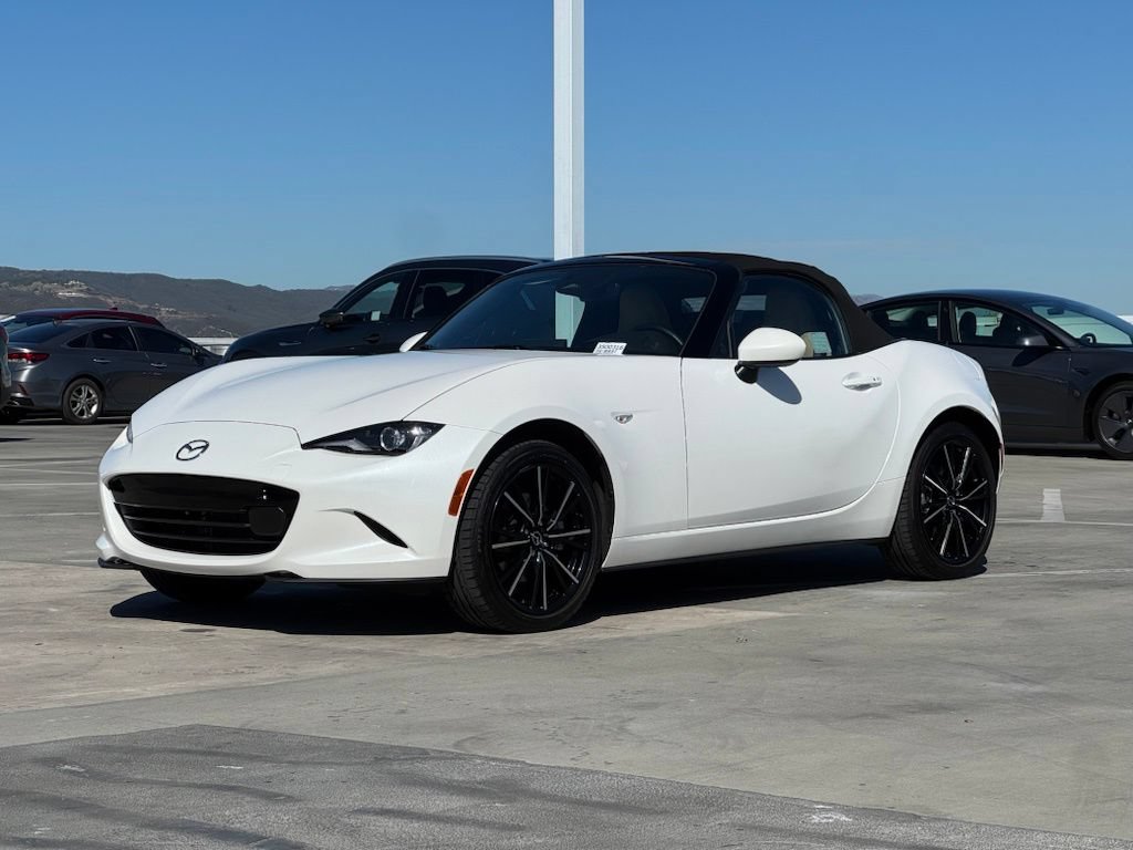 Used 2025 MAZDA MX-5 Miata Grand Touring RWD image 5