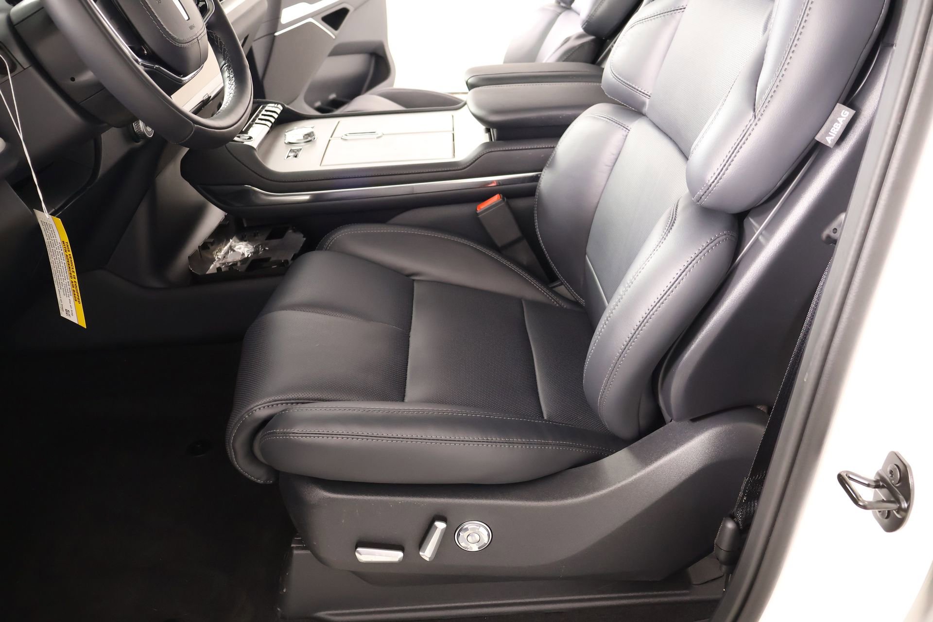 New 2026 Lincoln Navigator Reserve w/ Jet Appearance Package image 11