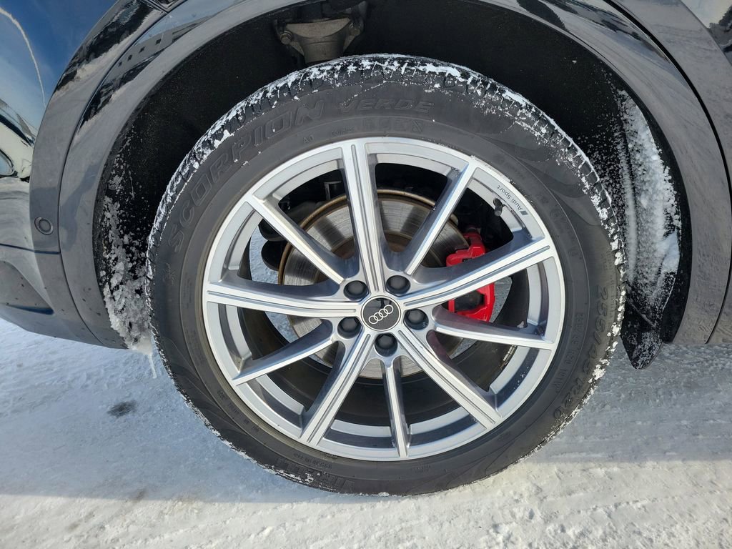 Used 2024 Audi Q5 e Prestige w/ Prestige Package image 5