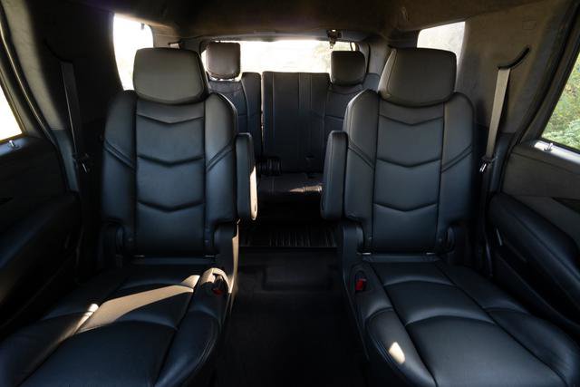 Used 2020 Cadillac Escalade Platinum image 27