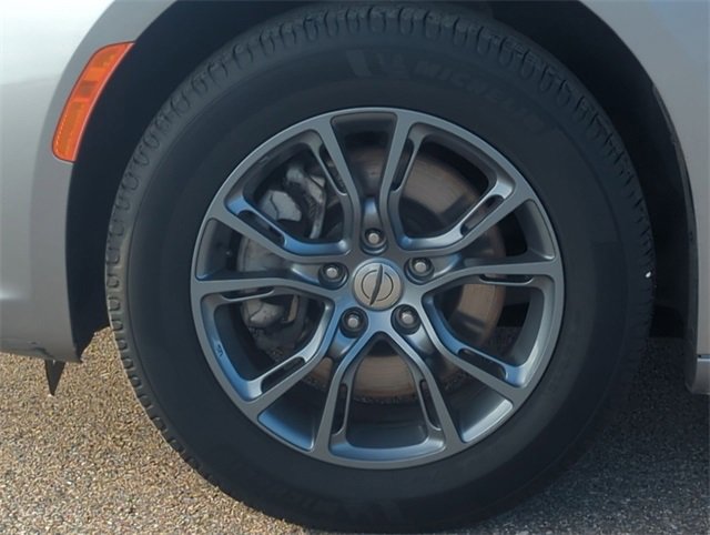 Used 2021 Chrysler Pacifica Touring-L w/ Uconnect Theater Family Group image 10