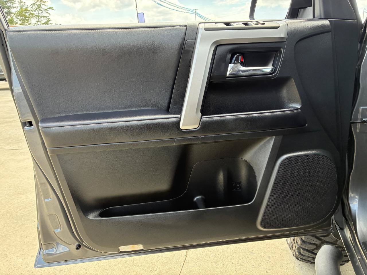 Used 2022 Toyota 4Runner SR5 AWD/4WD image 8