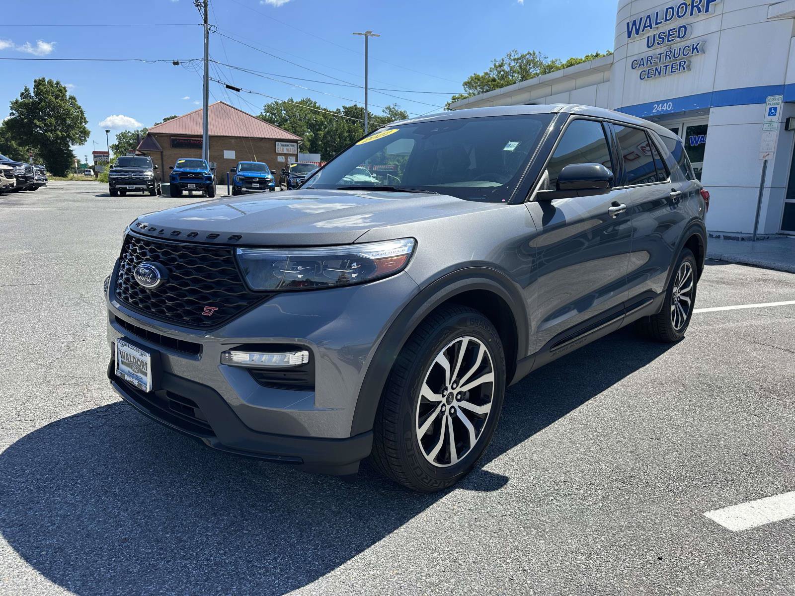 Used 2022 Ford Explorer ST AWD/4WD image 3