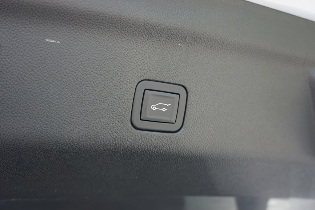 Used 2026 GMC Yukon XL Denali Ultimate AWD/4WD image 37