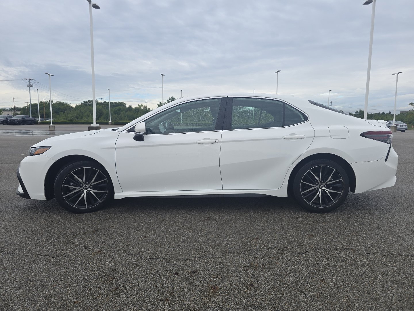 Used 2023 Toyota Camry SE FWD image 13