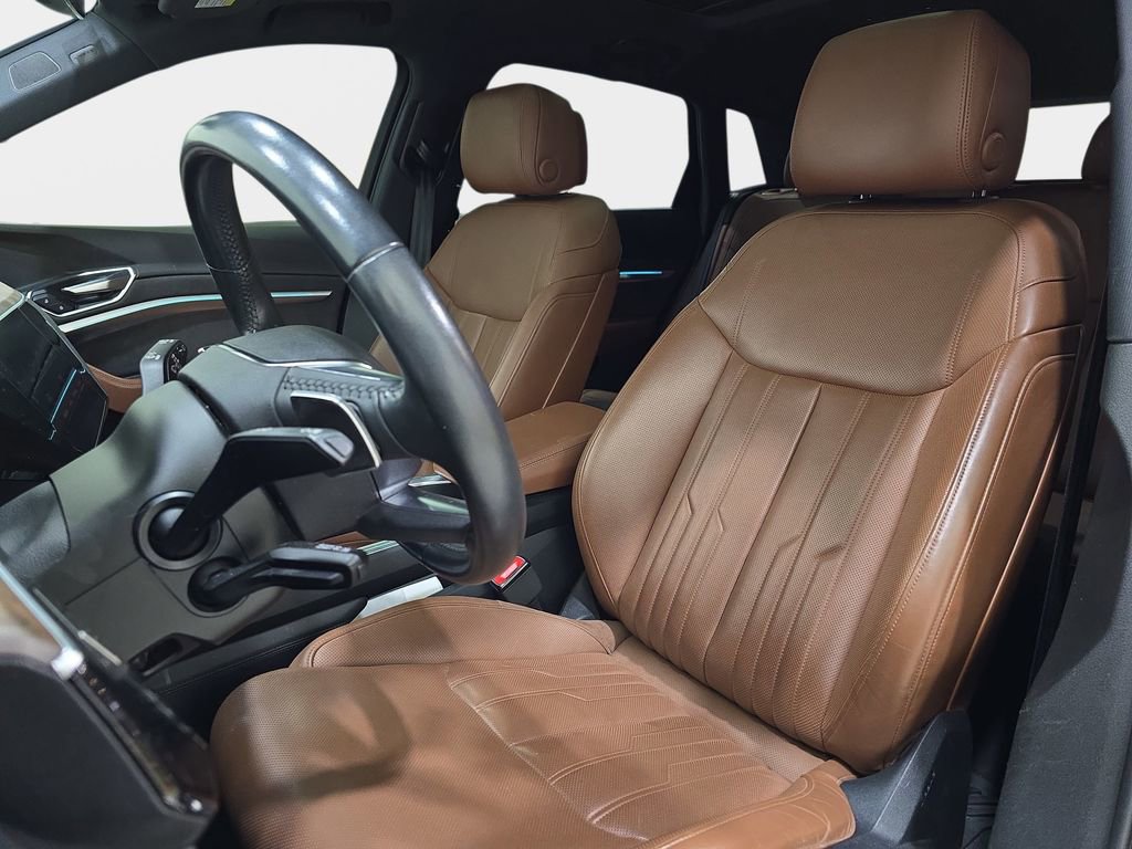 Used 2019 Audi e-tron Prestige w/ Prestige Package AWD/4WD image 16